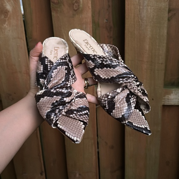 Elleme Paris Leather Knot kitten heel mules - Picture 8 of 9